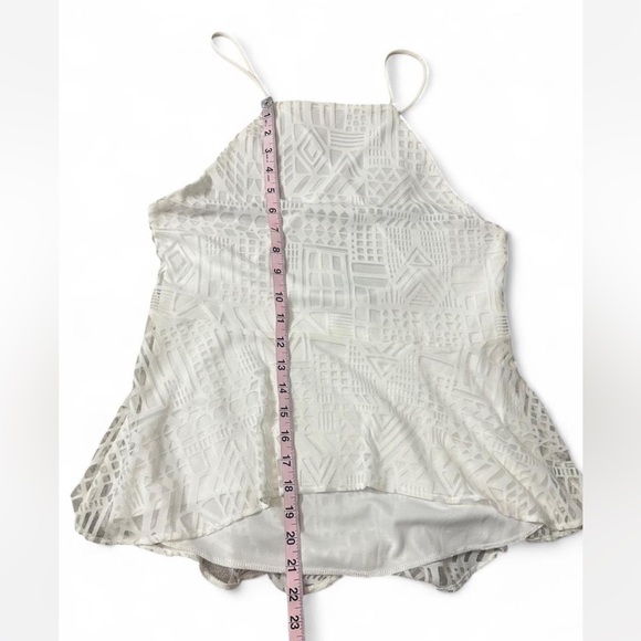 ‎Lace Criss Cross Tank Top - Picture 13 of 13